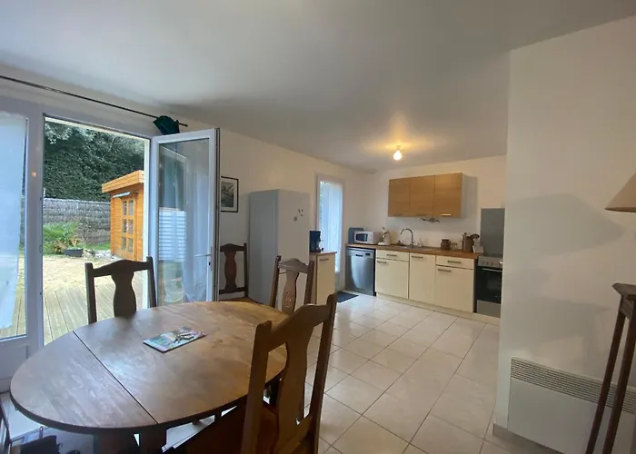 Maison 3 Pres De La Avec Jardin Prive Et Parking - Fr-1-22-379 *