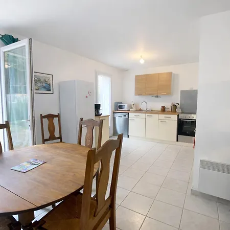 Maison 3 Près De La Avec Jardin Privé Et Parking - Fr-1-22-379 *